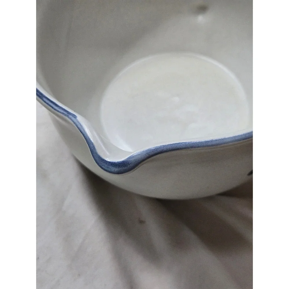Pfaltzgraff Yorktowne 2 Quart Batter Bowl with Spout and Handle Vintage Blue 464